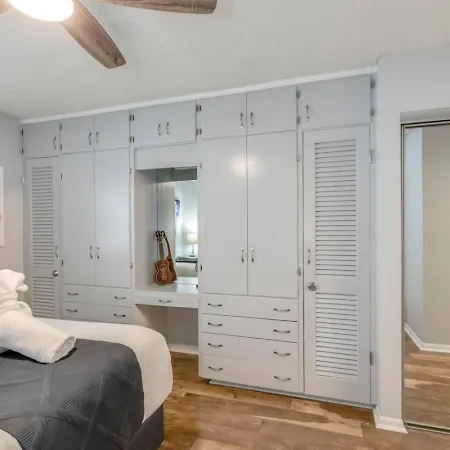 Holiday home Delightful Charmer With Pool Access *
