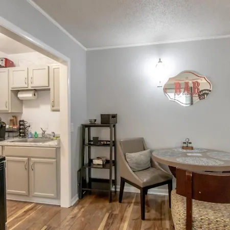 Delightful Charmer With Pool Access * Nashville