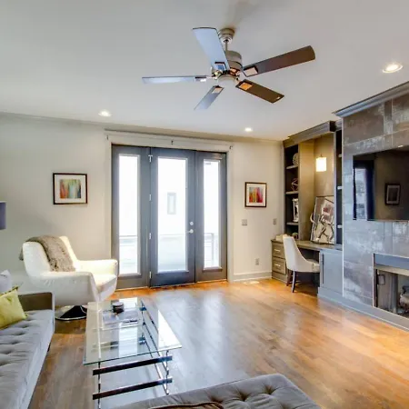 Gulch Getaway The Nash Nest Epic Rooftop Holiday home *