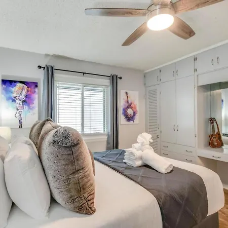 Delightful Charmer With Pool Access *