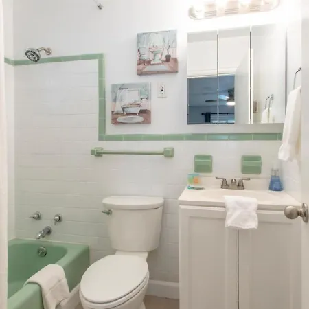 Delightful Charmer With Pool Access