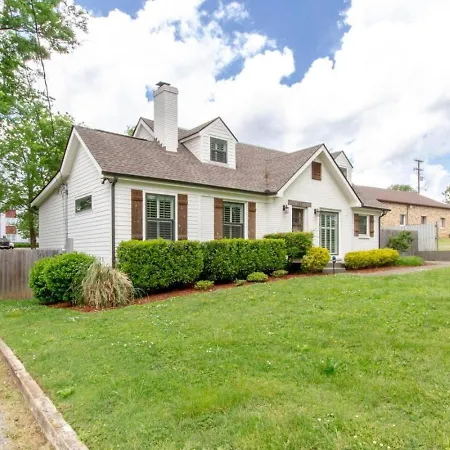 East Paradise 4 Bedroom Large Backyard
