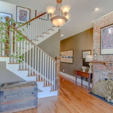 Holiday home Huge Vandy Minutes To Downtown Walk To Grocery