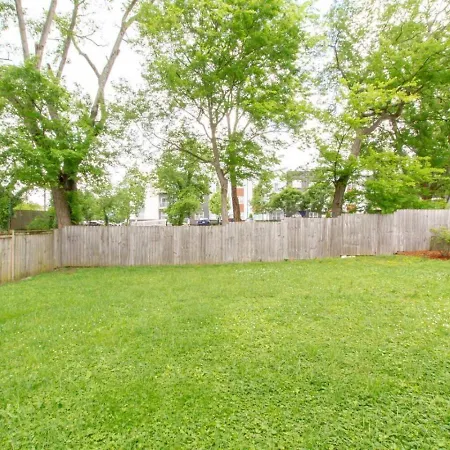 East Paradise 4 Bedroom Large Backyard