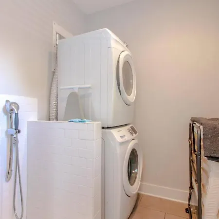 Hilltop Charmer Super Close To Downtown Three Bedroom Nashville