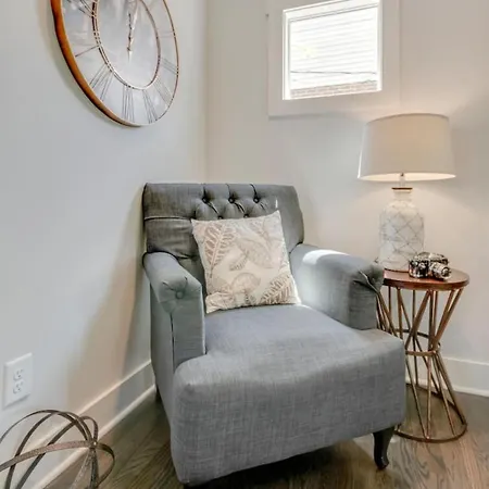 Hilltop Charmer Super Close To Downtown Three Bedroom * Nashville