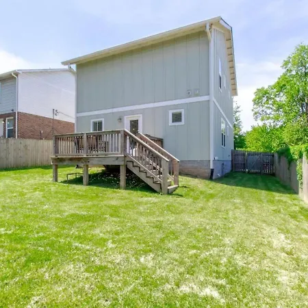 Hilltop Charmer Super Close To Downtown Three Bedroom Holiday home Nashville