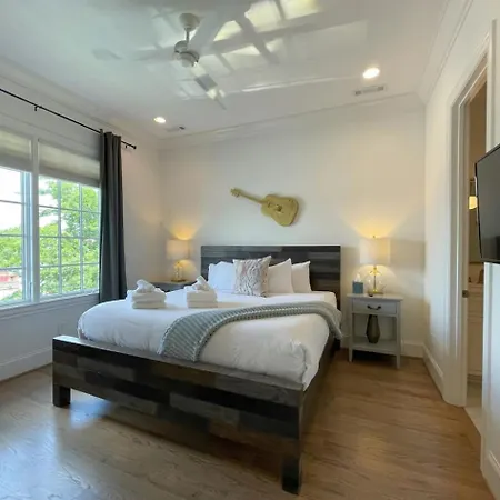 Spacious Wonderful Townhome Downtown Location Holiday home Nashville