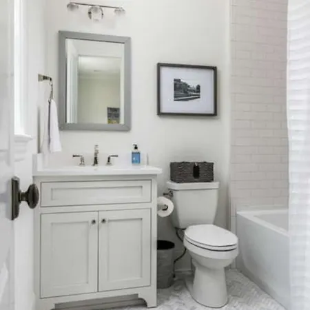 Spacious Wonderful Townhome Downtown Location Holiday home *