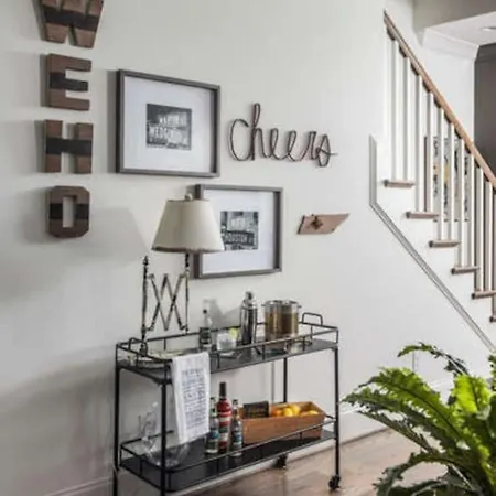 Spacious Wonderful Townhome Downtown Location Holiday home *