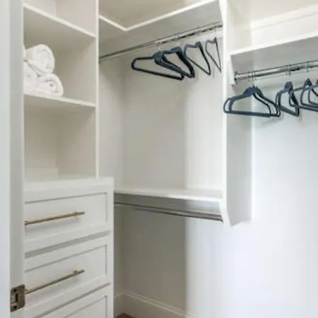 Spacious Wonderful Townhome Downtown Location Holiday home *