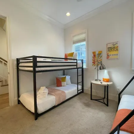 Spacious Wonderful Townhome Downtown Location Holiday home Nashville