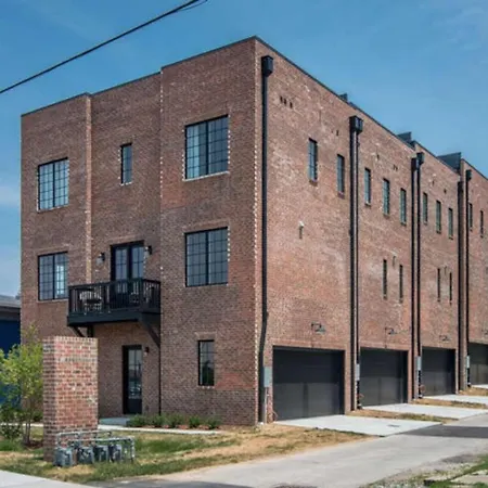 Spacious Wonderful Townhome Downtown Location Holiday home *