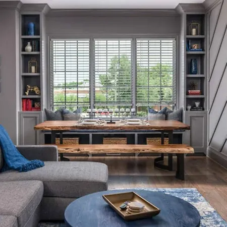 Spacious Wonderful Townhome Downtown Location Holiday home *