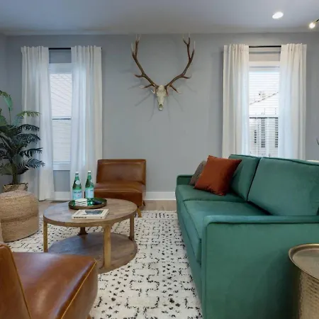 Holiday home Luxury Downtown Townhome Elevated Skyline Views *