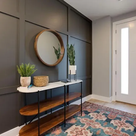 Luxury Downtown Townhome Elevated Skyline Views Nashville