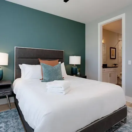 Holiday home Luxury Downtown Townhome Elevated Skyline Views *