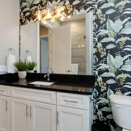 Luxury Downtown Townhome Elevated Skyline Views * Nashville