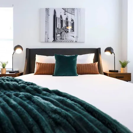 Holiday home Minutes To Broadway Luxurious Gated Townhome