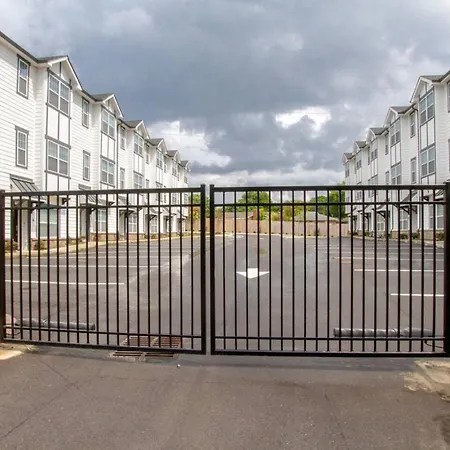 Minutes To Broadway Luxurious Gated Townhome * Nashville