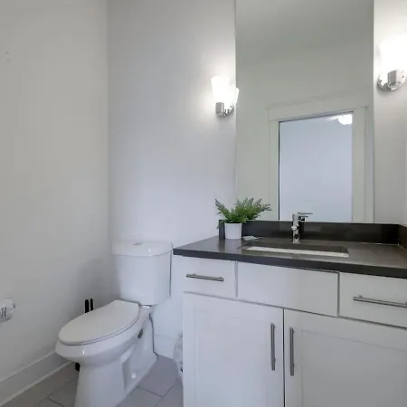 Holiday home Minutes To Broadway Luxurious Gated Townhome *