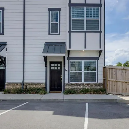 Holiday home Minutes To Broadway Luxurious Gated Townhome *