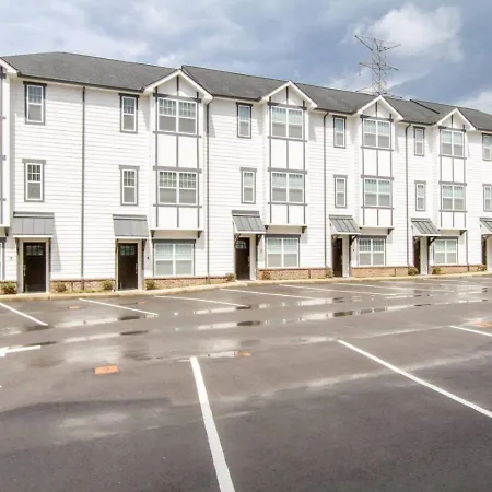 Holiday home Minutes To Broadway Luxurious Gated Townhome