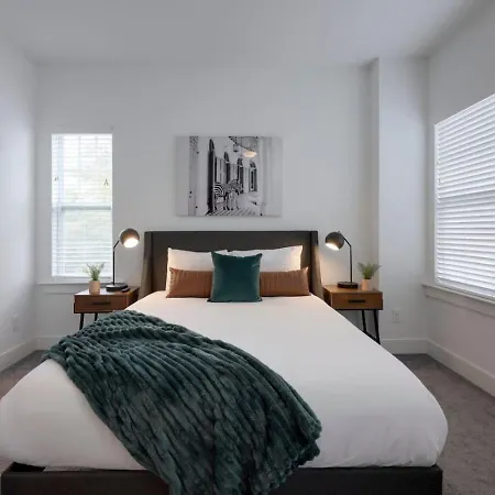 Minutes To Broadway Luxurious Gated Townhome Nashville