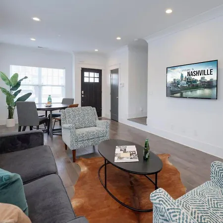Minutes To Broadway Luxurious Gated Townhome Nashville