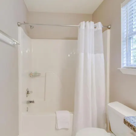 Metropolitan Huge Private Backyard Holiday home *