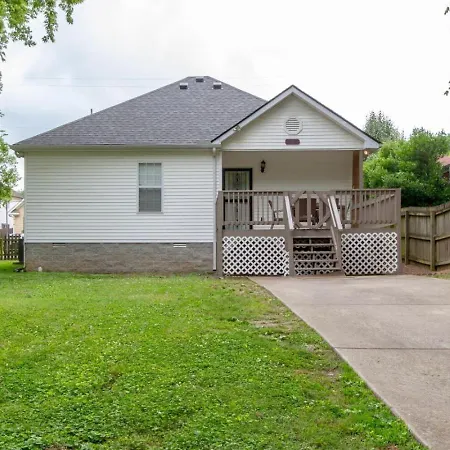 Metropolitan Huge Private Backyard Holiday home Nashville