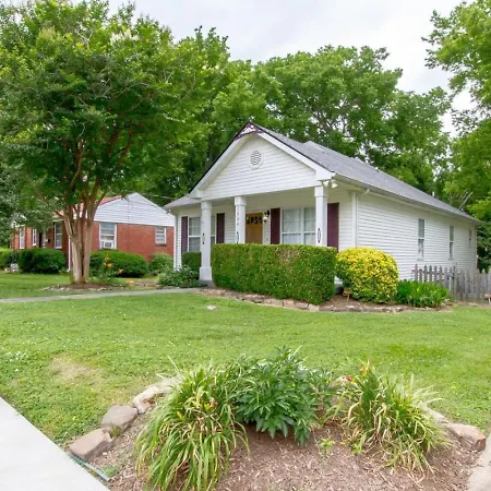 Metropolitan Huge Private Backyard Holiday home Nashville