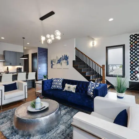 Blue Dreams 4 Bedroom 4.5 Bath With Rooftop Lounge Holiday home