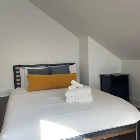 Minutes To Broadway Modern Gated Townhome Nashville