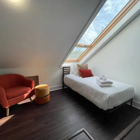 Holiday home Minutes To Broadway Modern Gated Townhome