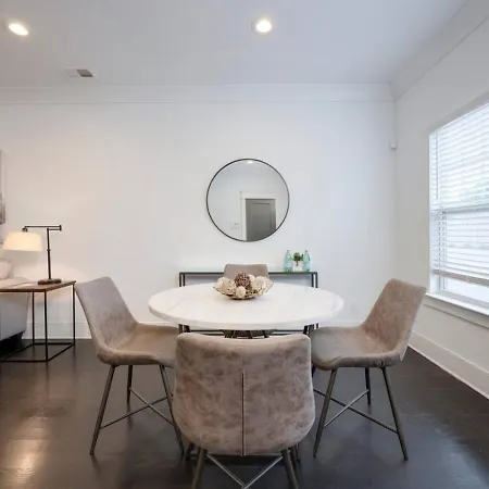 Minutes To Broadway Modern Gated Townhome * Nashville