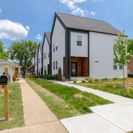 Modern Downtown Brand New Great Location