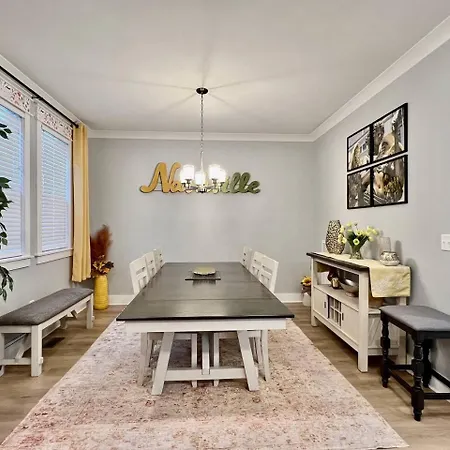 Holiday home Modern Downtown Brand New Great Location Nashville