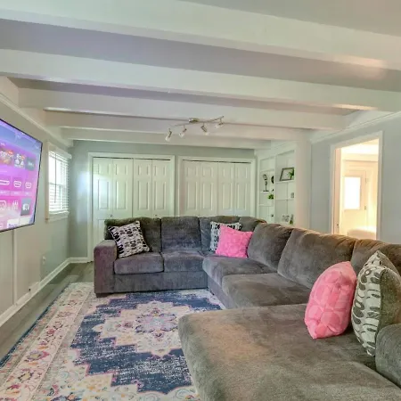 Music Megastar Private Pool And Hot Tub Holiday home *