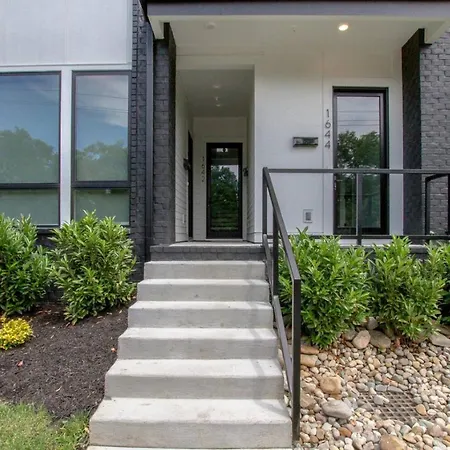 Large Impressive Townhome Private Viewing Terrace