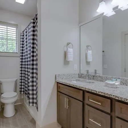 Music City Elegance Gorgeous 4 Bedroom Patio Space Holiday home Nashville