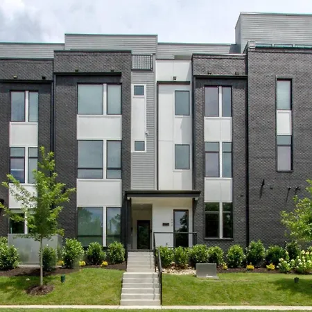 Holiday home Large Impressive Townhome Private Viewing Terrace