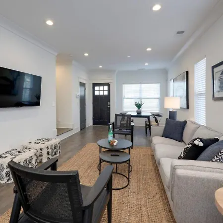 Holiday home Minutes To Broadway Music Modern Townhome