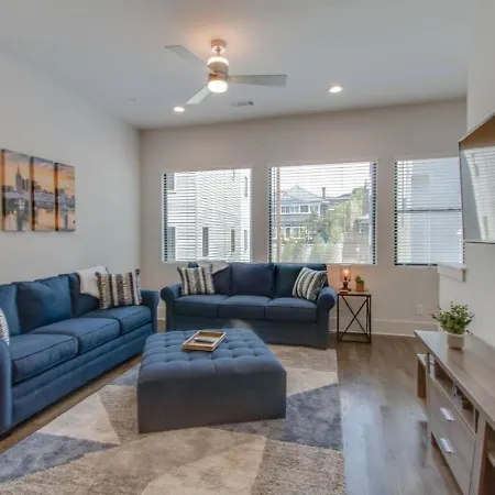 Large Impressive Townhome Private Viewing Terrace *