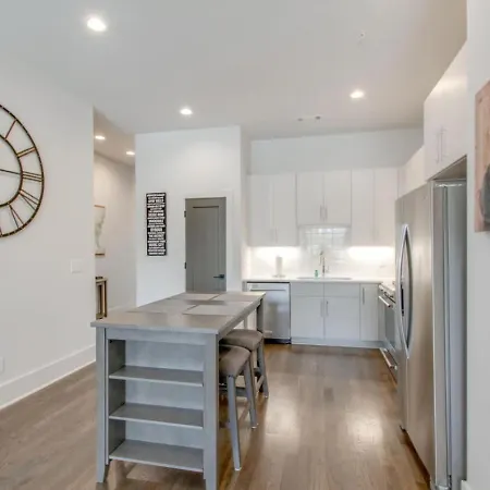 Holiday home Large Impressive Townhome Private Viewing Terrace