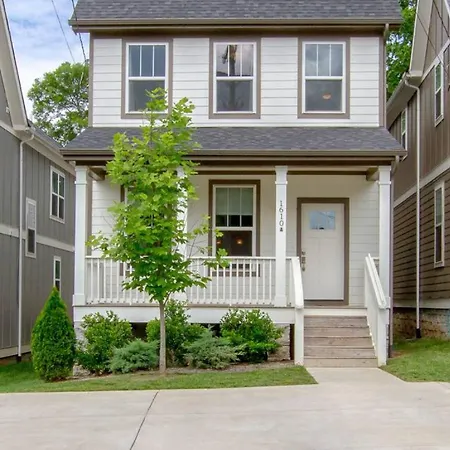 Spacious With 7 Beds 4 Bedrooms And 2.5 Bathrooms Holiday home Nashville