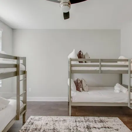 Holiday home Relaxing Urban Escape Minutes To Downtown
