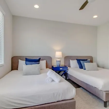 Holiday home Relaxing Urban Escape Minutes To Downtown