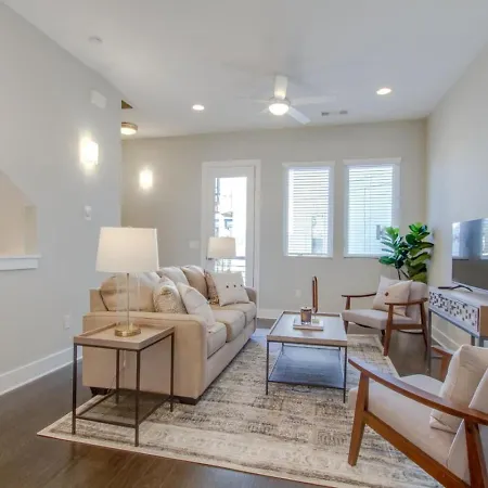 Relaxing Urban Escape Minutes To Downtown Holiday home *