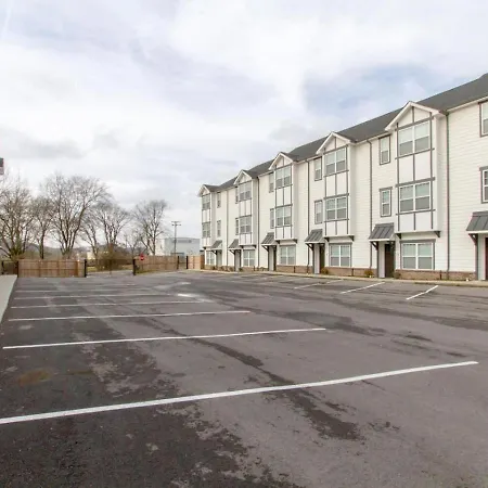 Holiday home Minutes To Broadway Stunning Townhome